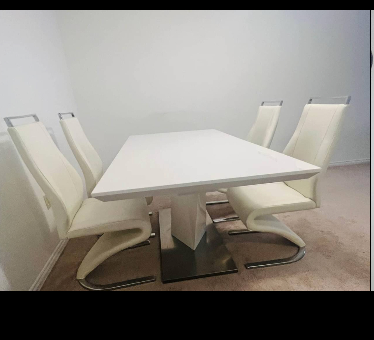 Dinning Table Excellent Condition