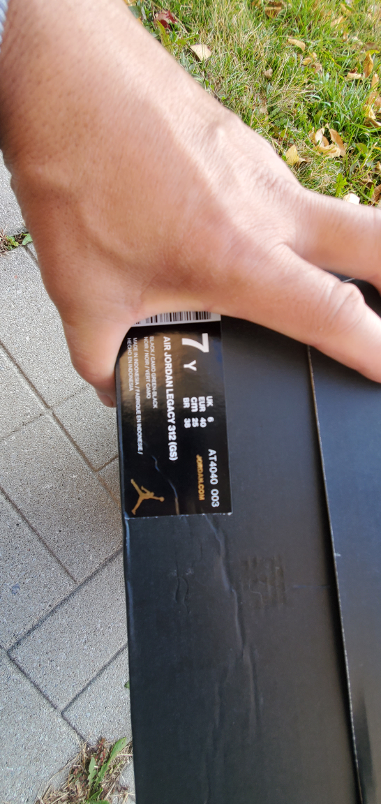 Jordan 11 and Legacy Size 7 image indicator(9)