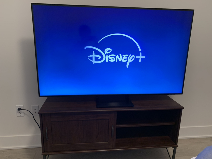 Samsung 55” QLED 4K Smart TV with TV table - photo 2