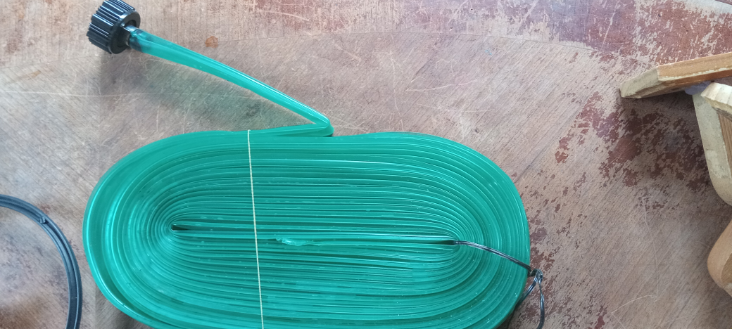 #FREECYCLE soaker hose,  sprinkler, 3 fence pieces image indicator(2)