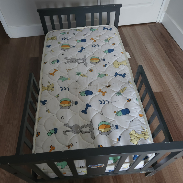 Toddler bed + mattress + sheet - photo 4