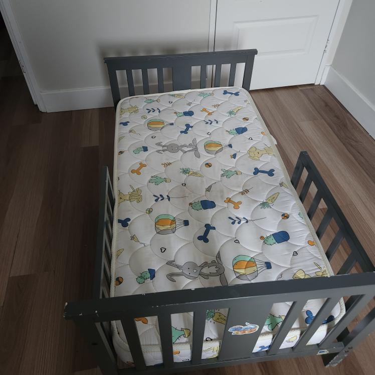 Toddler bed + mattress + sheet - photo 5