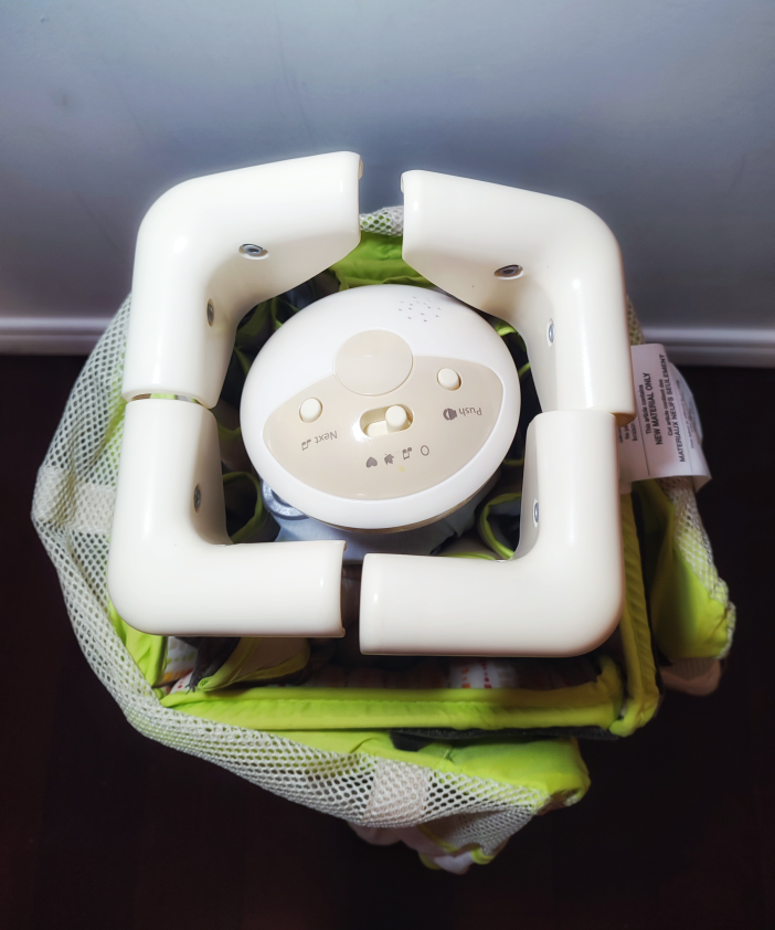 Baby playpen and bassinet + Mattress included image indicator(9)