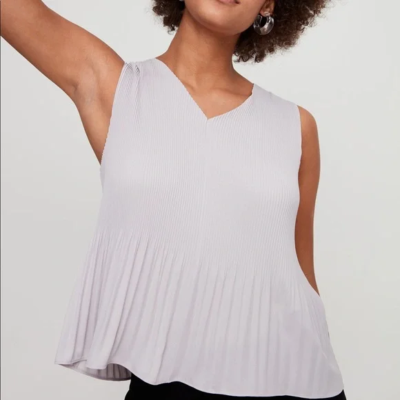Aritzia Babaton Damien pleated flowy blouse sz M