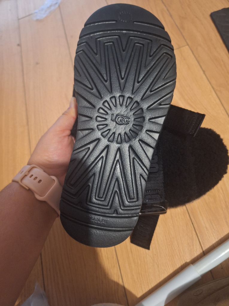NEW : UGG's Slippers until May 21st only