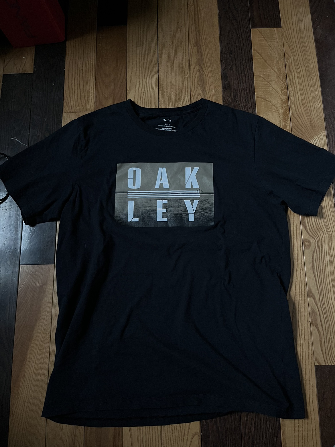 Oakley tee XL tnf acg arcteryx salomon image indicator(2)