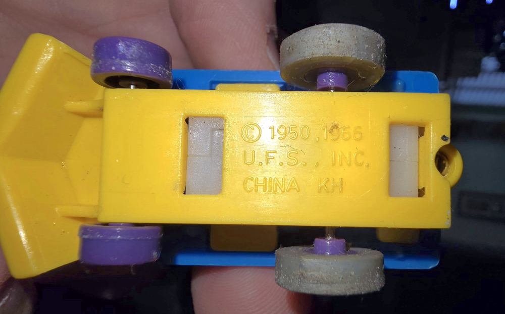 Vintage Charlie Brown Push Down Car (UFS Inc. 1950, 1966) image indicator(5)