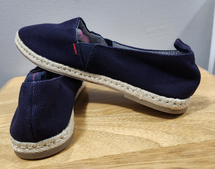 Slip On UNIQLO Espadrille Shoes. #size6.5  BRAND NEW image indicator(2)