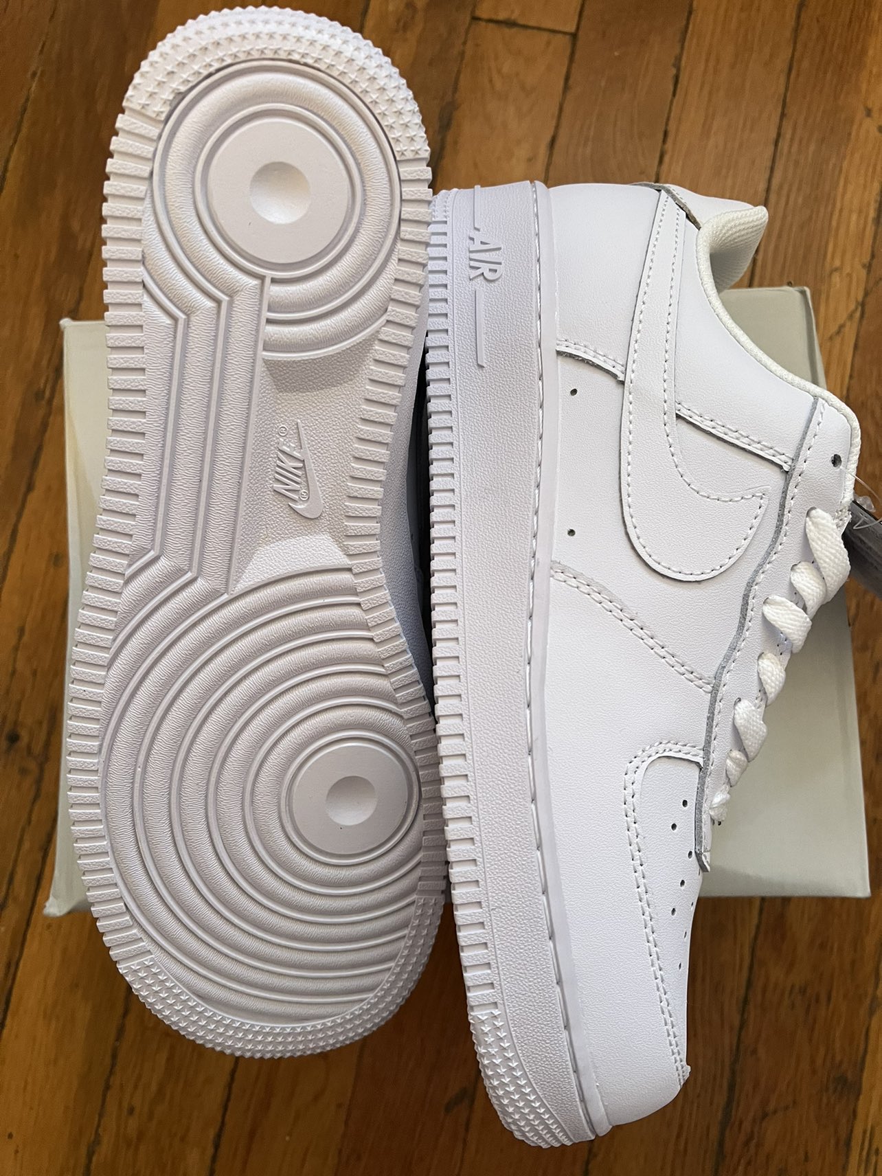 Nike Air Force one white low top image indicator(7)