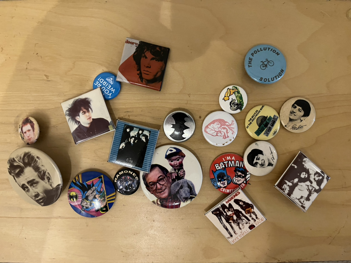Assorted buttons