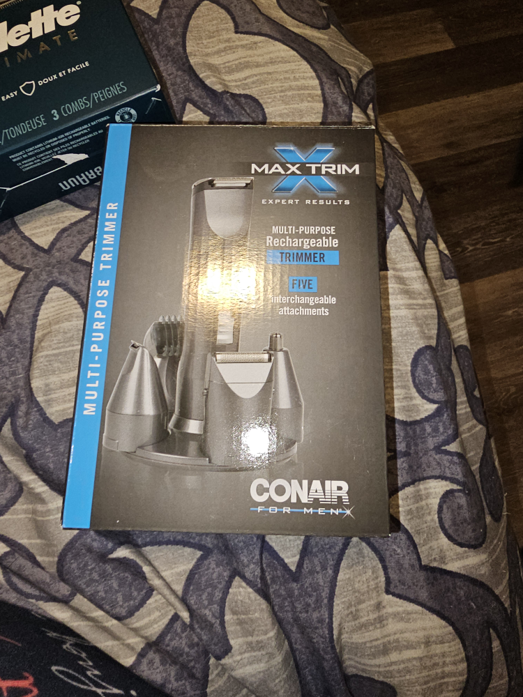brand new razors in a box thumbnail