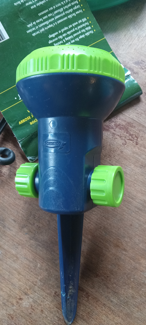 #FREECYCLE soaker hose,  sprinkler, 3 fence pieces image indicator(7)