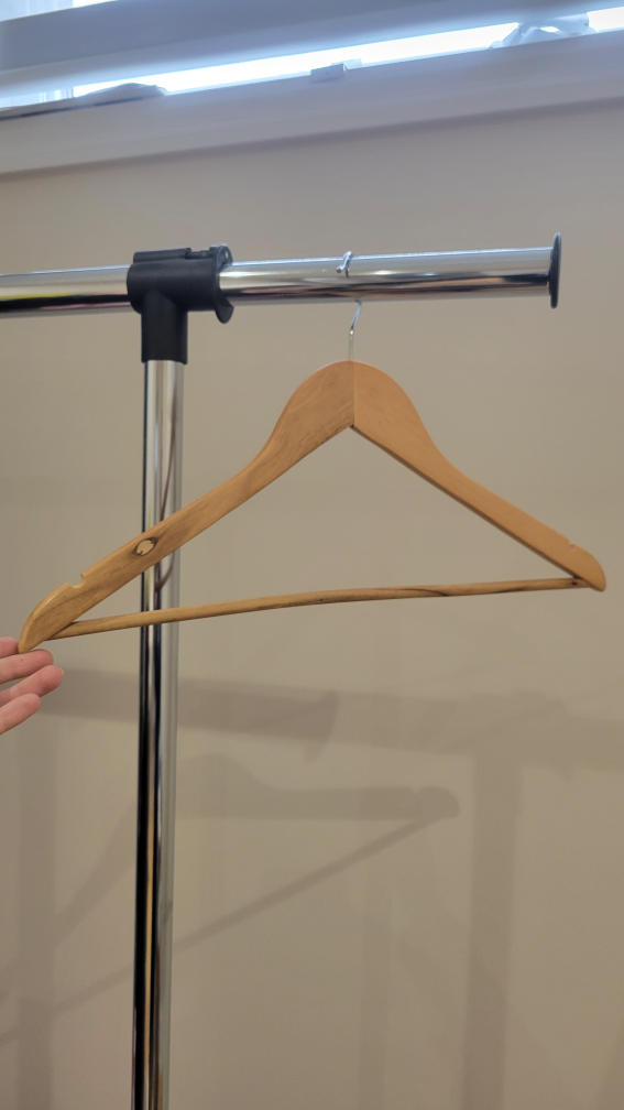 Wood Hangers - 19 units - photo 3
