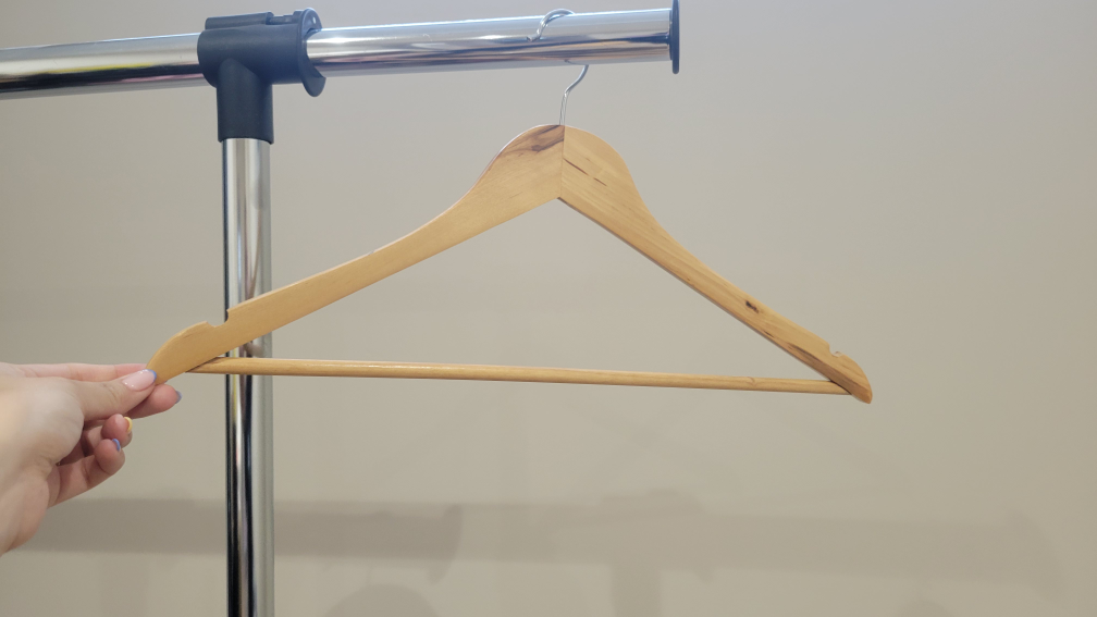 Wood Hangers - 19 units - photo 5