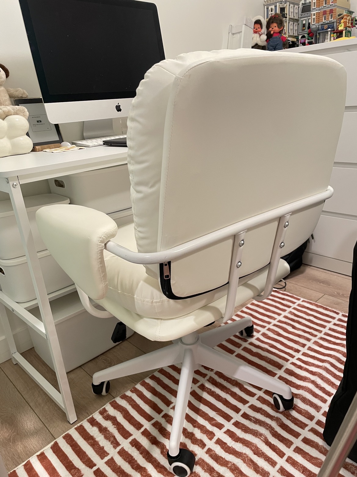 White Chair - photo 3