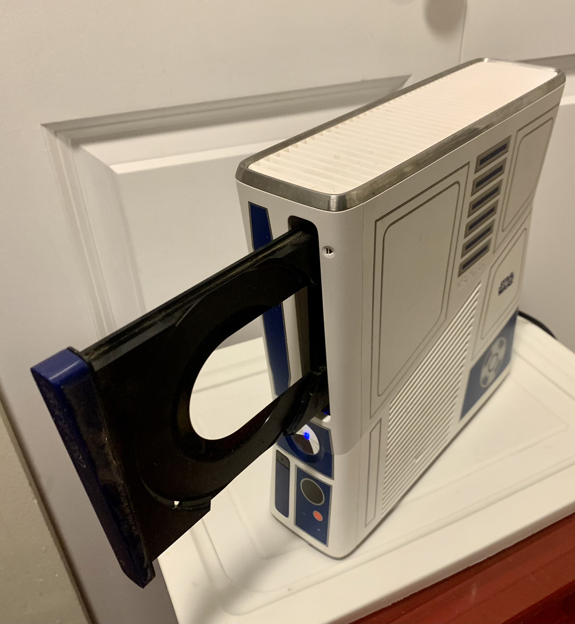 Xbox 360 Slim 320GB Star Wars Limited Edition R2D Sounds image indicator(5)