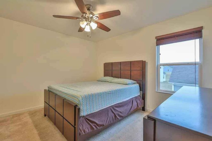 Queen bed set including mattress without box