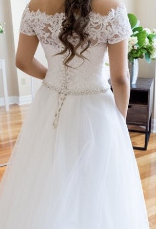 Off white wedding dress (Small & Medium) image indicator(6)