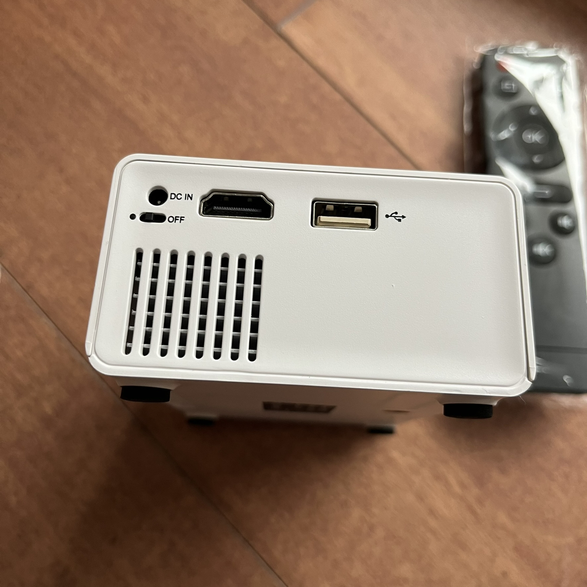 Mini Projector (Brand New In Box) - photo 4