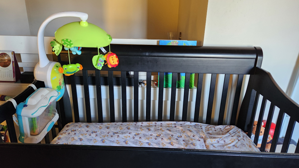 wooden crib with accesories