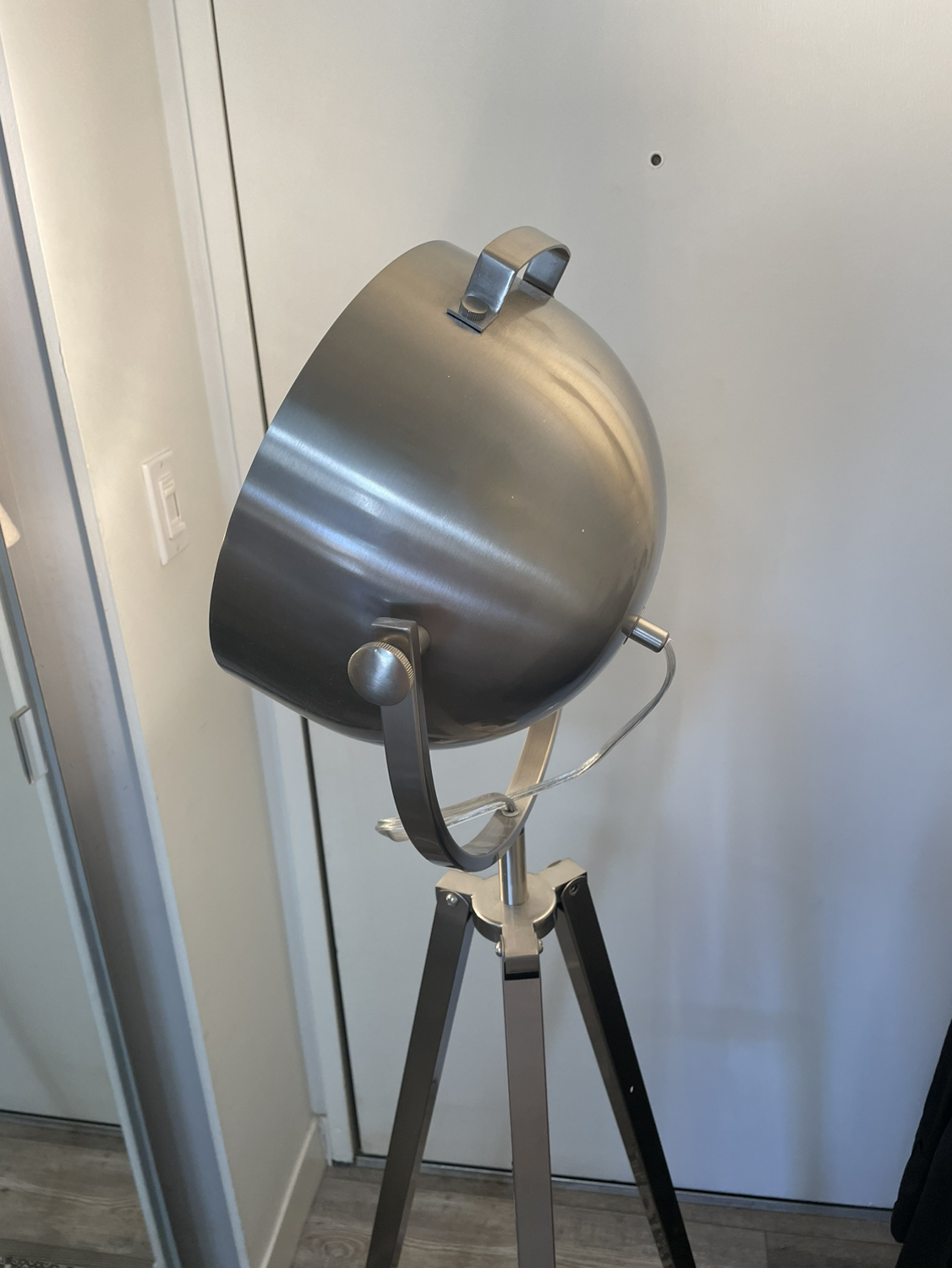Tripod Standing Lamp - pending P/U - photo 5