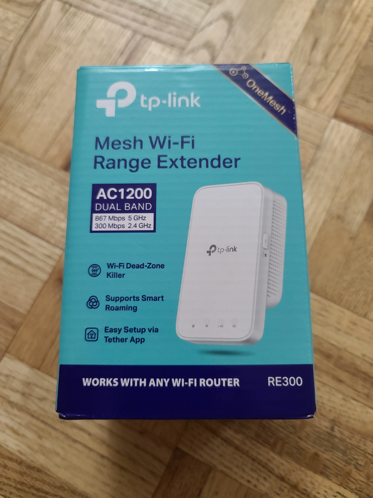 [MOVE OUT SALE] TP- link wifi range extender - like new