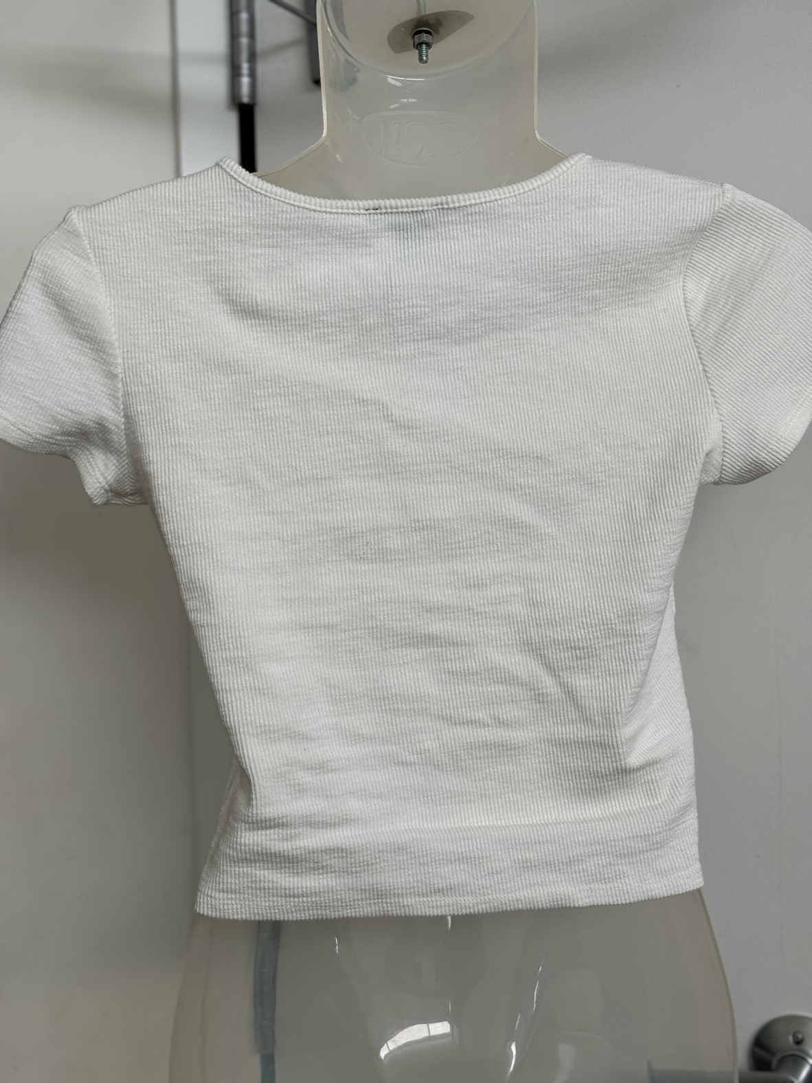 (M) F21 white crop top image indicator(2)