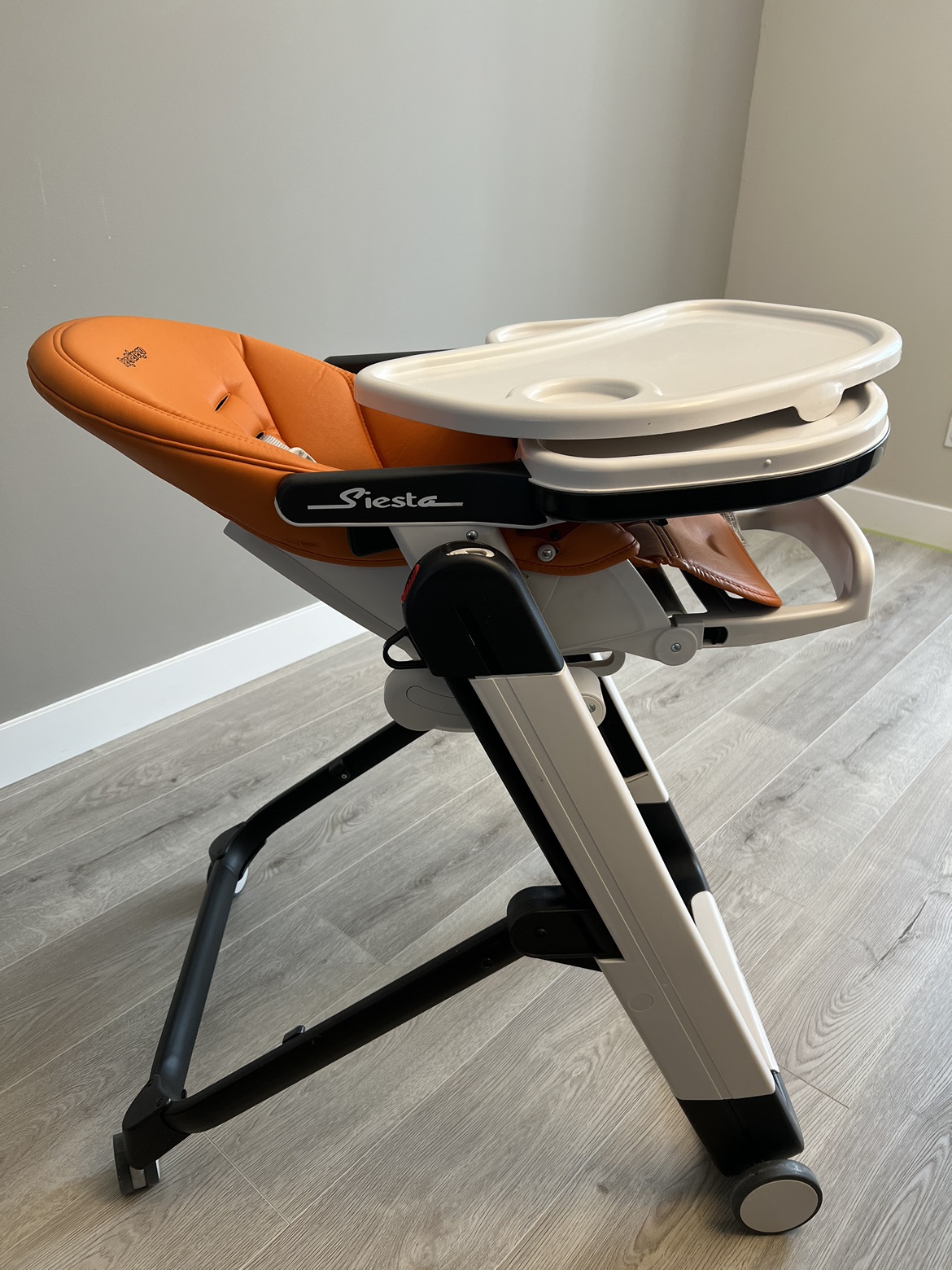 Peg-Perego Siesta Leatherette High Chair image indicator(2)