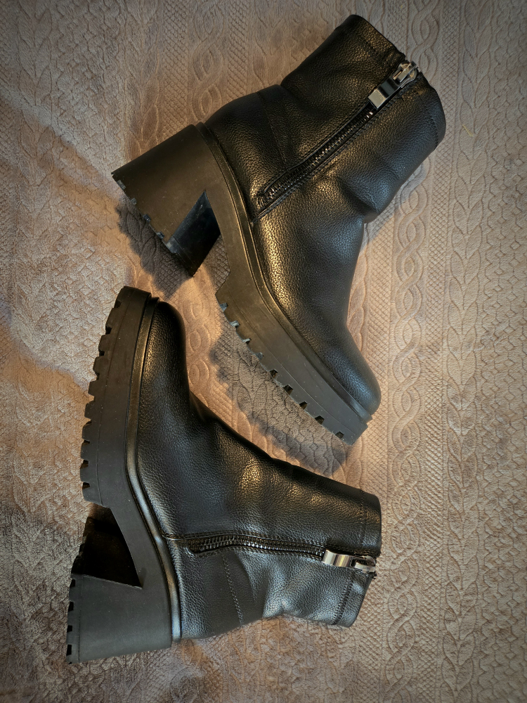 Vegan leather women's boots size 8.5 thumbnail