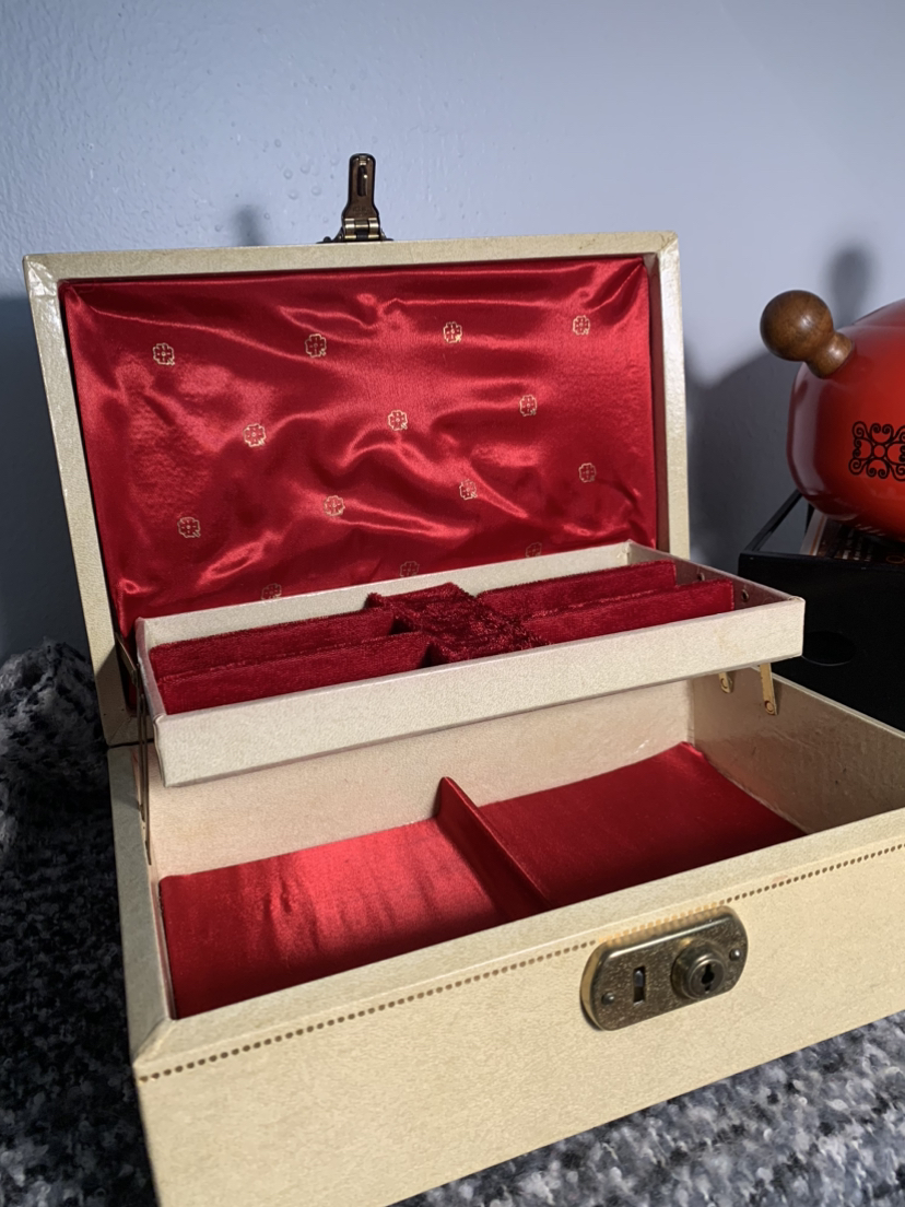 Vintage Jewelry Box - photo 2