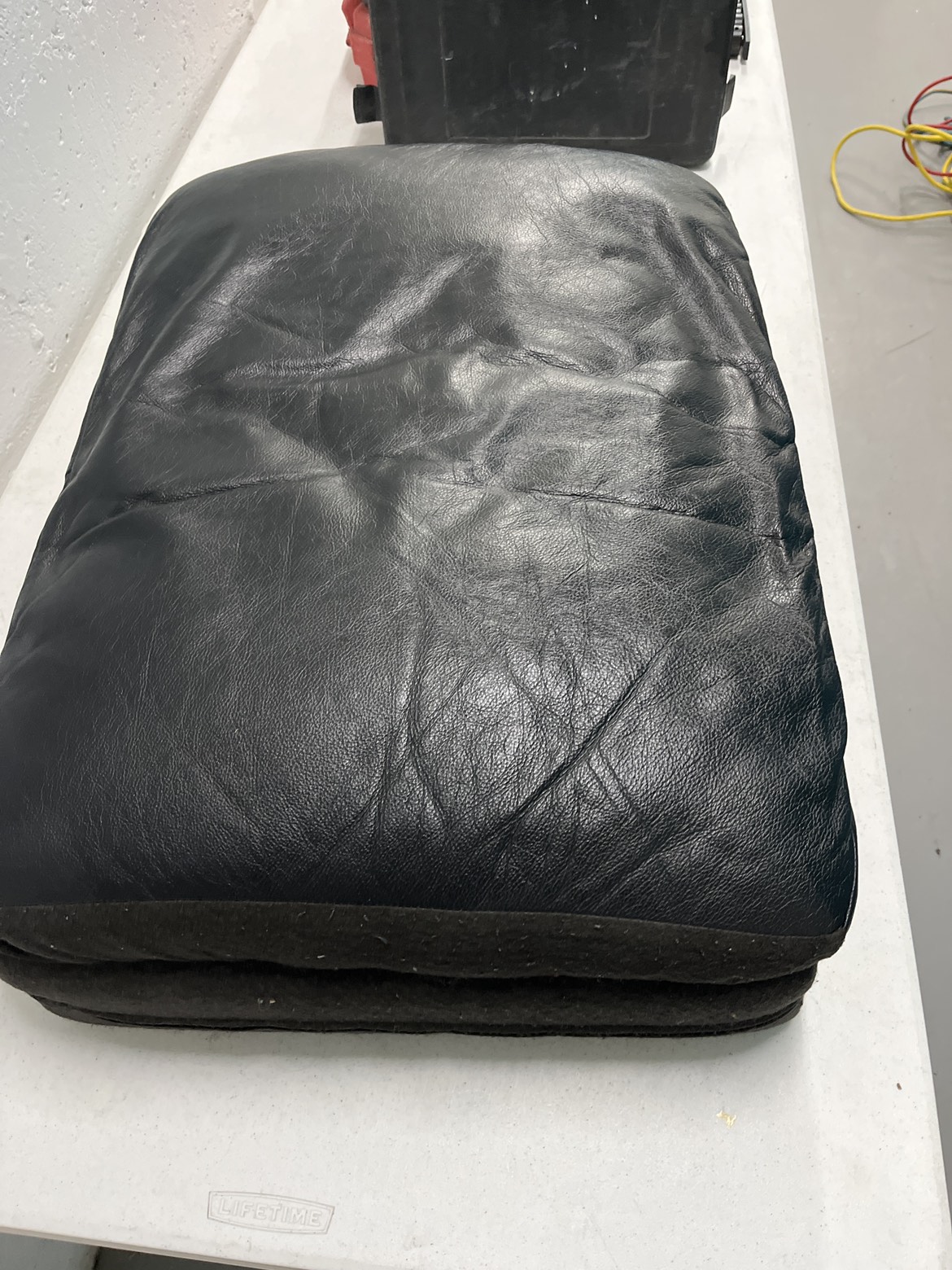 One black leather couch 180$ - photo 3