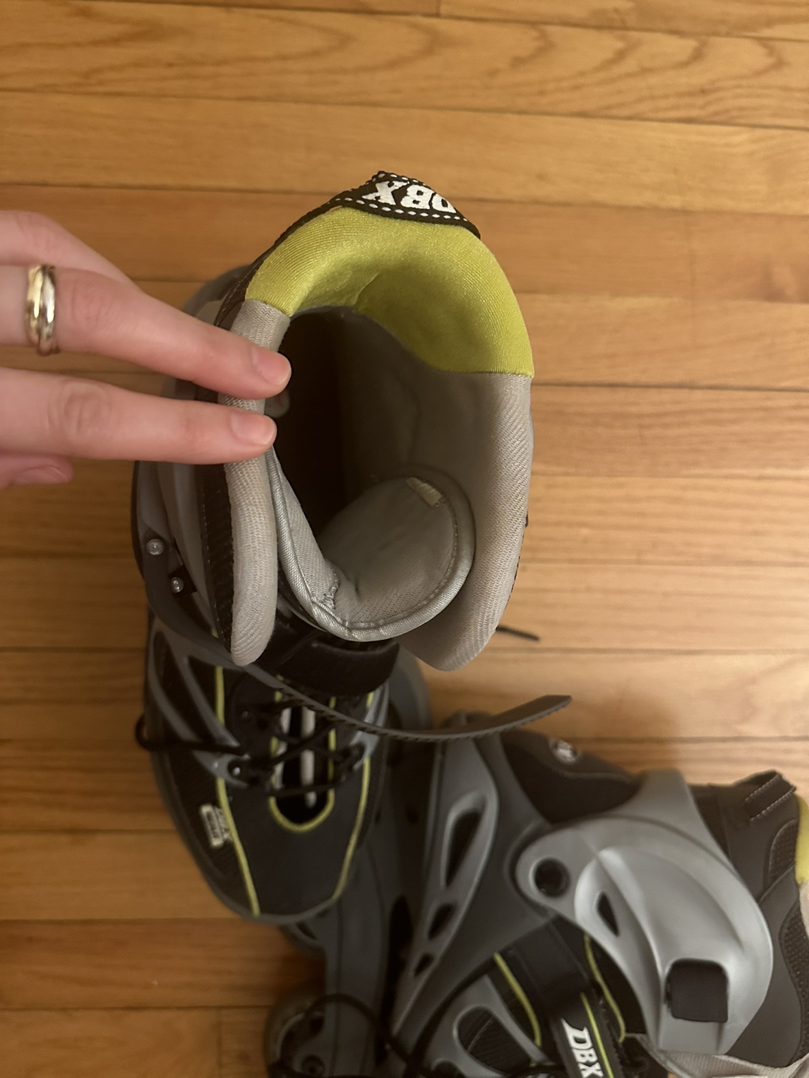 DBX rollerblades size US 11, EUR 45 image indicator(2)