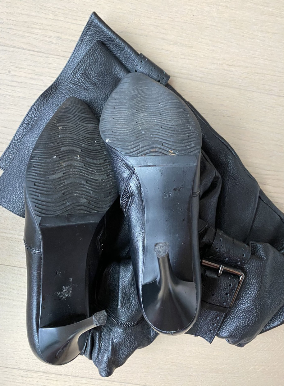 women's over-the-knee boots in good condition with high heels image indicator(2)