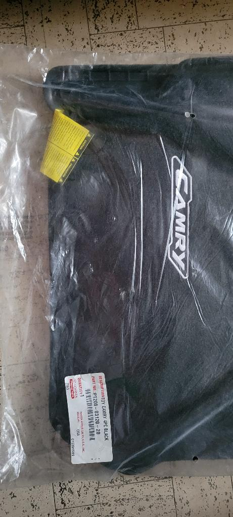 New Toyota Camry Set Of Black Mats image indicator(2)