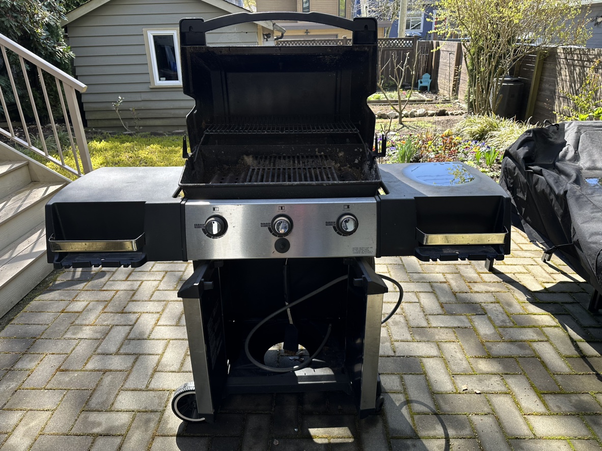 Broil King BBQ with cover