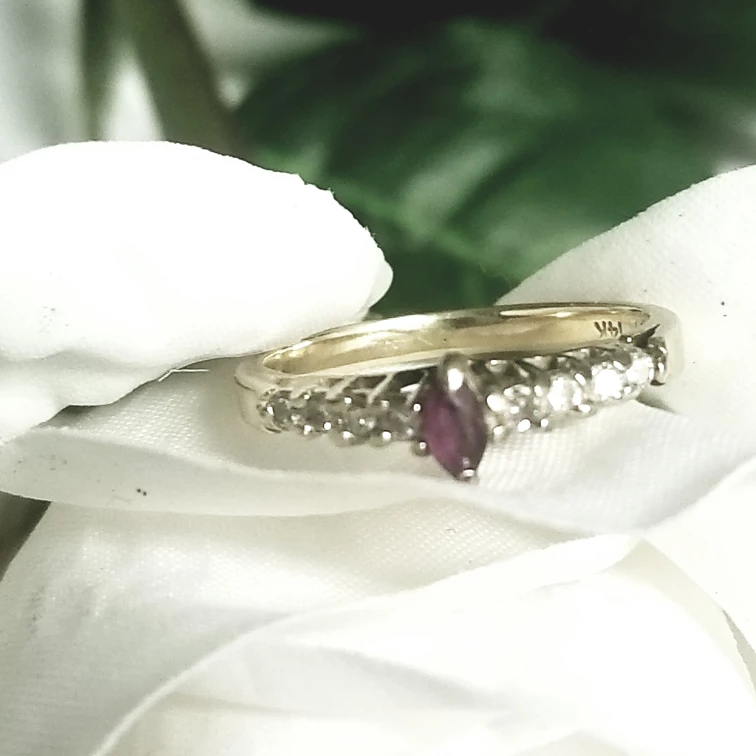 90s 8 Diamond and Marquise Ruby 10K Gold Ring - Vintage image indicator(3)