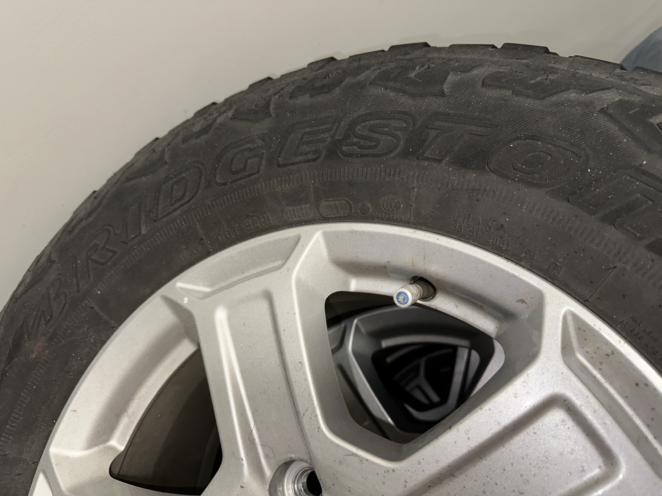 Tires and rims set of 4 - photo 3
