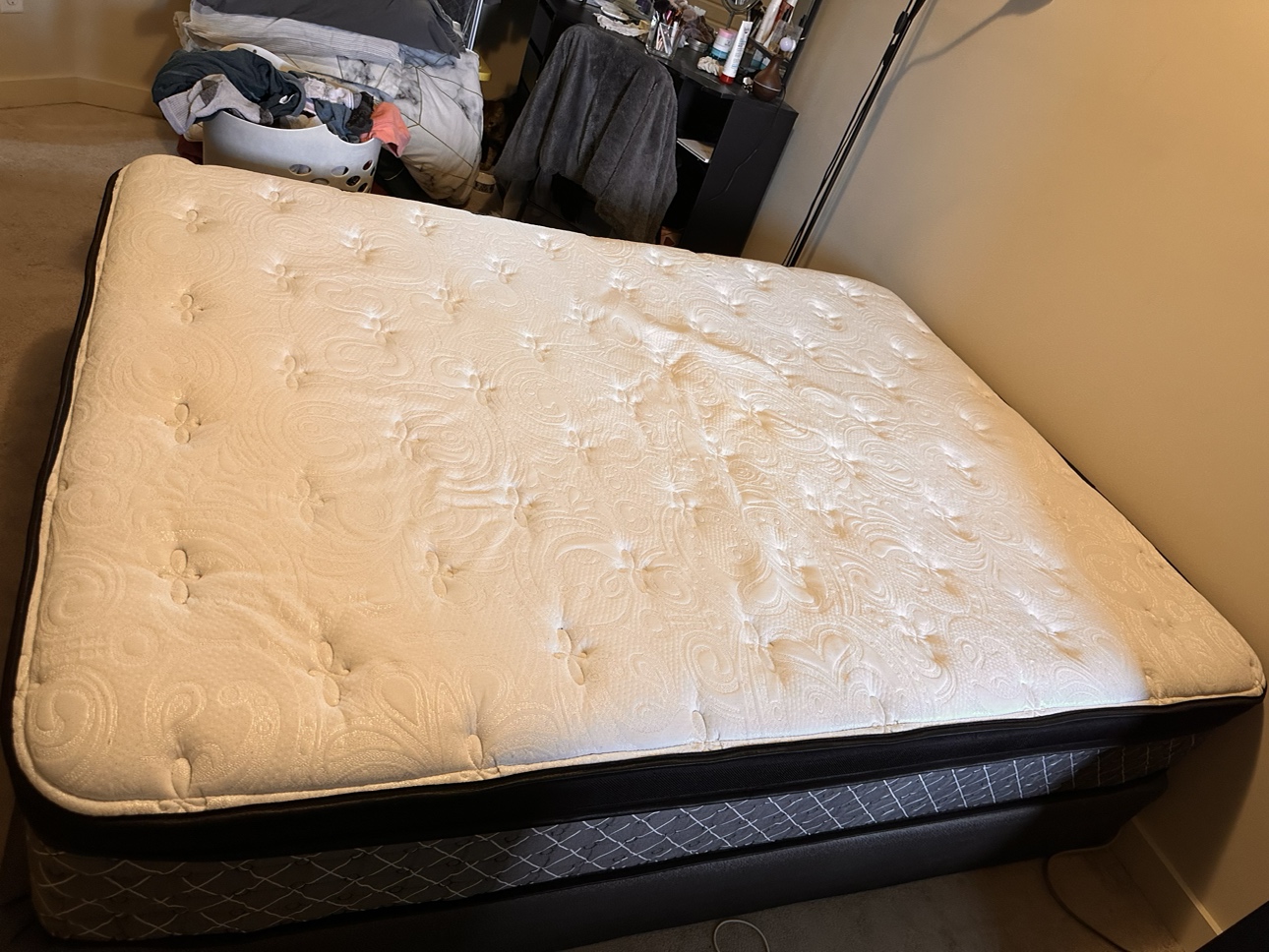 Queen size Kingsdown mattress and box spring - photo 3