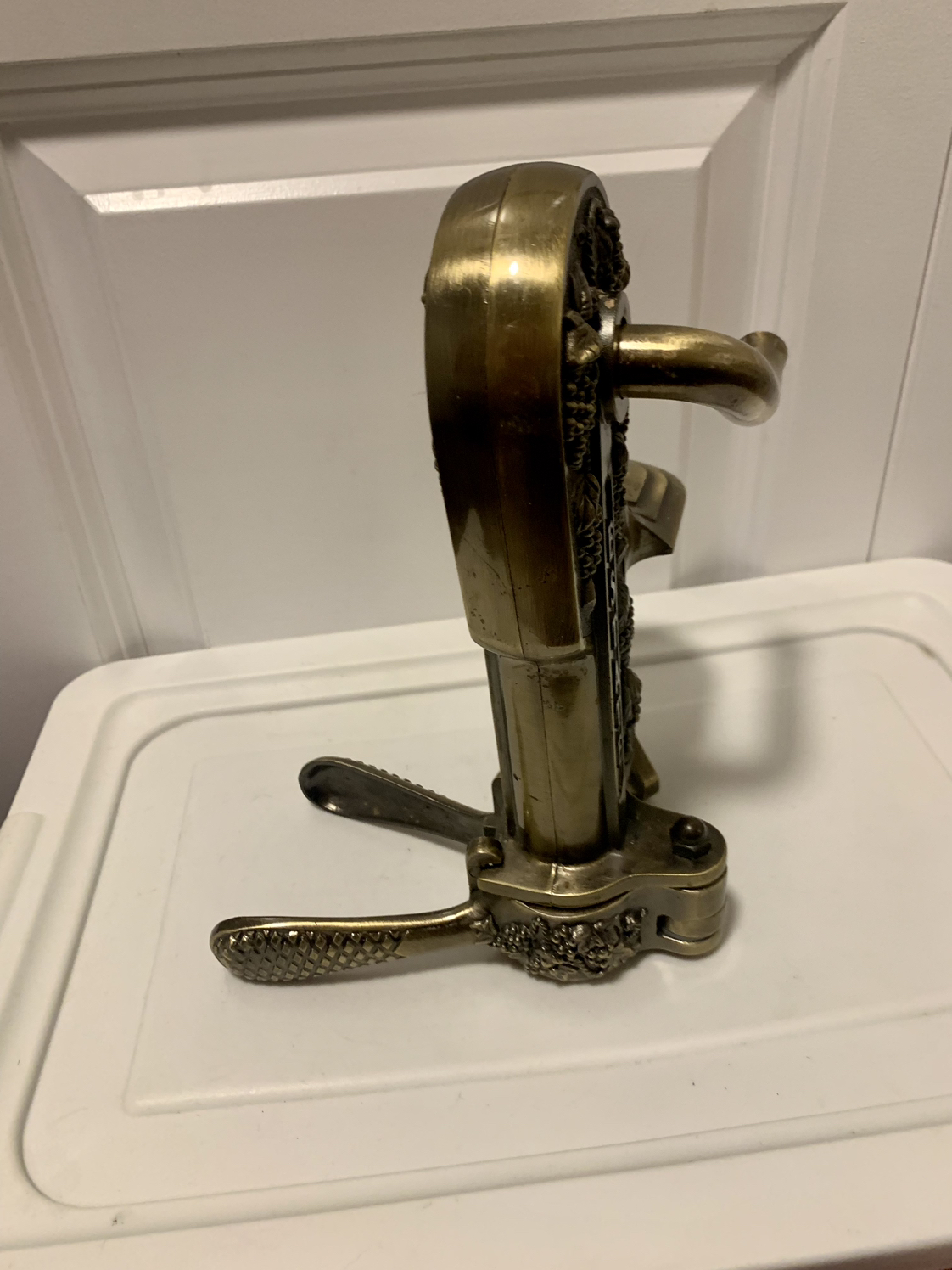 Rogers Estate Wine Bottle Opener Bar Mount Brass image indicator(3)