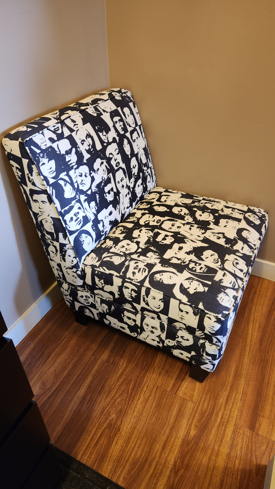 Large sofa chair with black and white design - photo 2