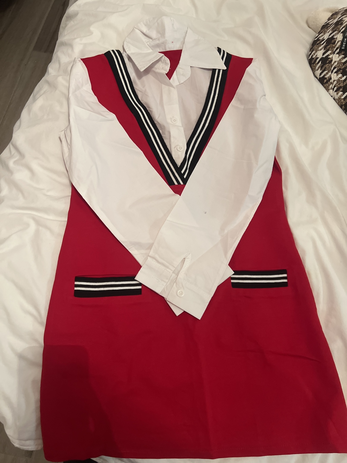 Red dress image indicator(2)