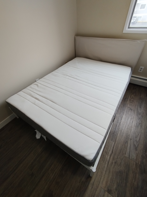 Bed full size with mattress