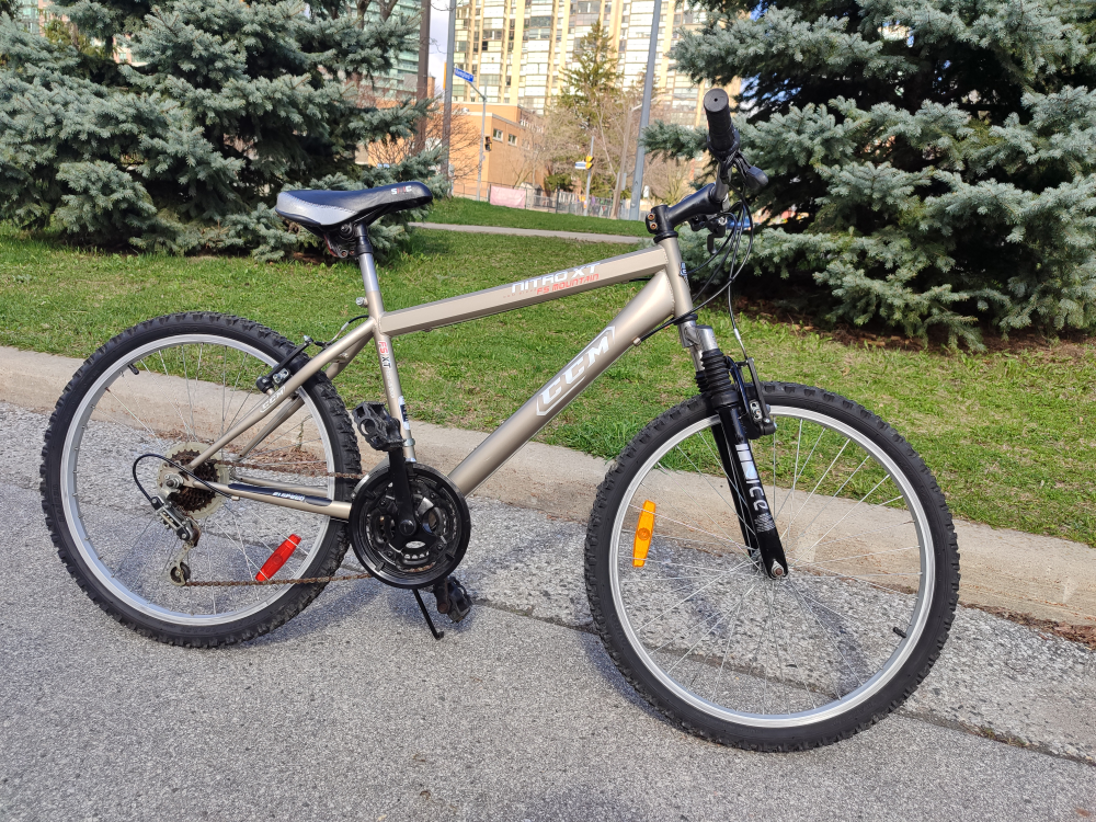 CCM NITRO XT METALLIC BEIGE 21 SPEED MOUNTAIN BIKE bicycle