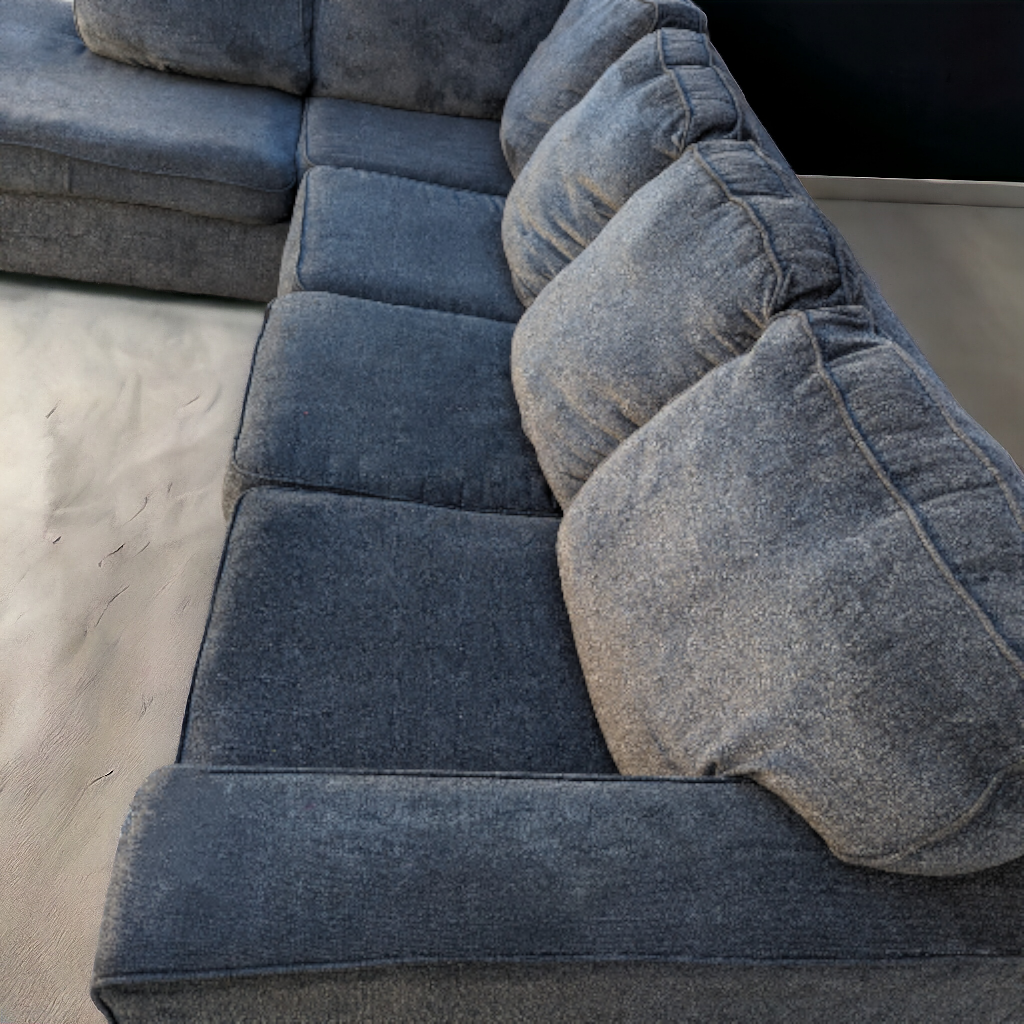 Free Delivery -Ashley Grey Large Comfy Sectional Couch/ Sofa - photo 2