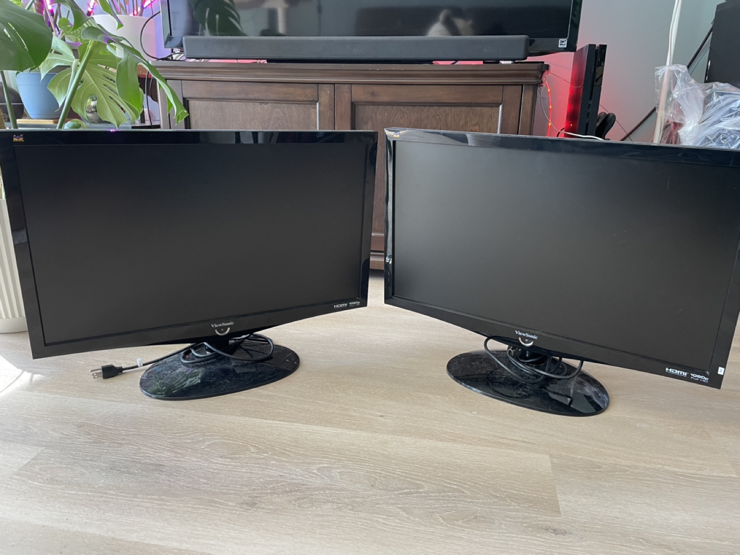 Mountable 27” monitor 1080p thumbnail
