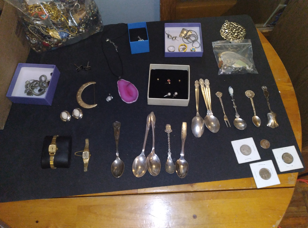 lot of jewelry and sterling silver stuff thumbnail