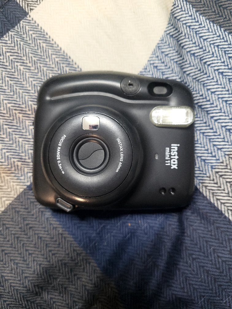 Fuji Instax mini 11 thumbnail