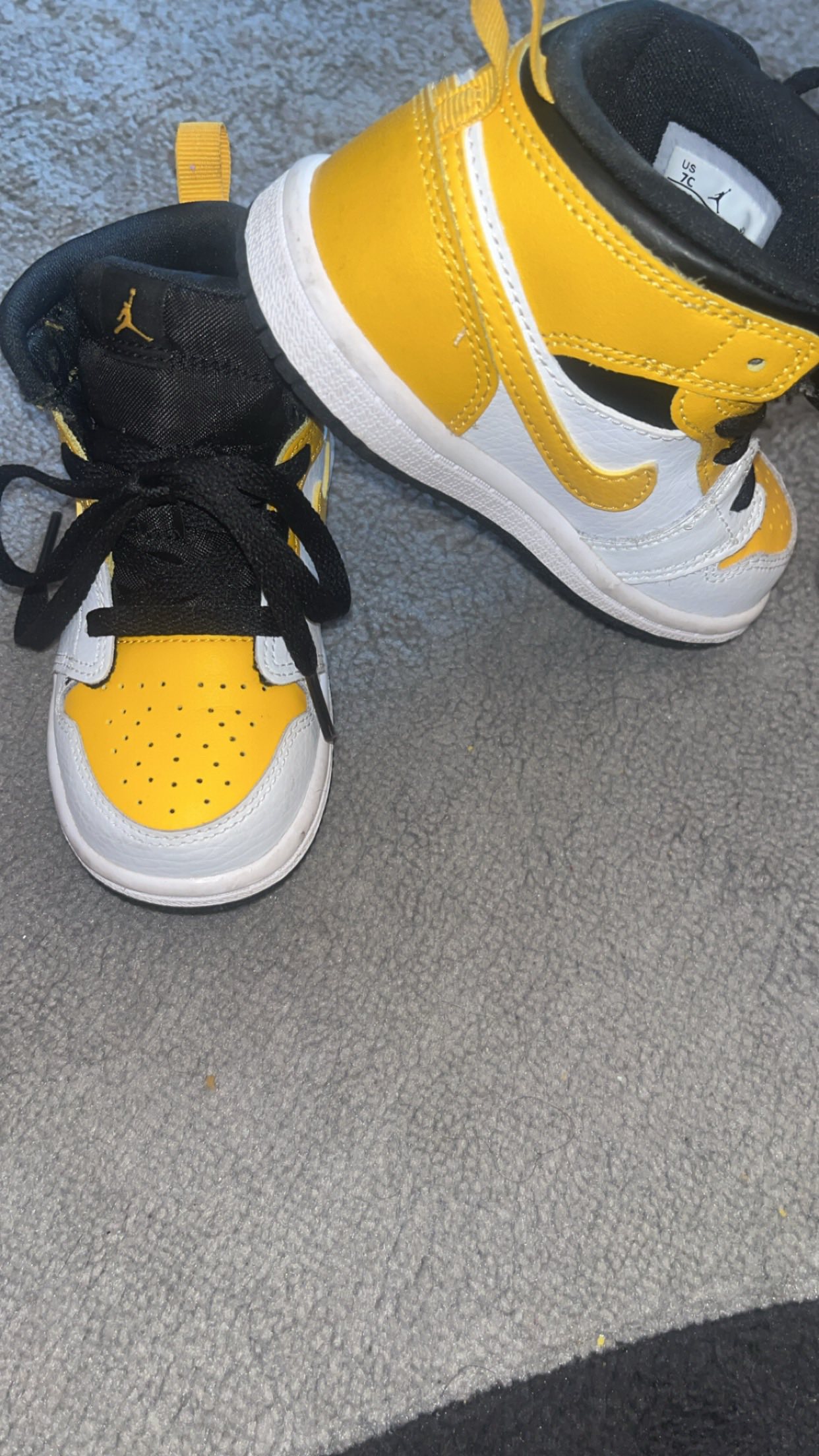 Toddler Air Jordan 1’s mid