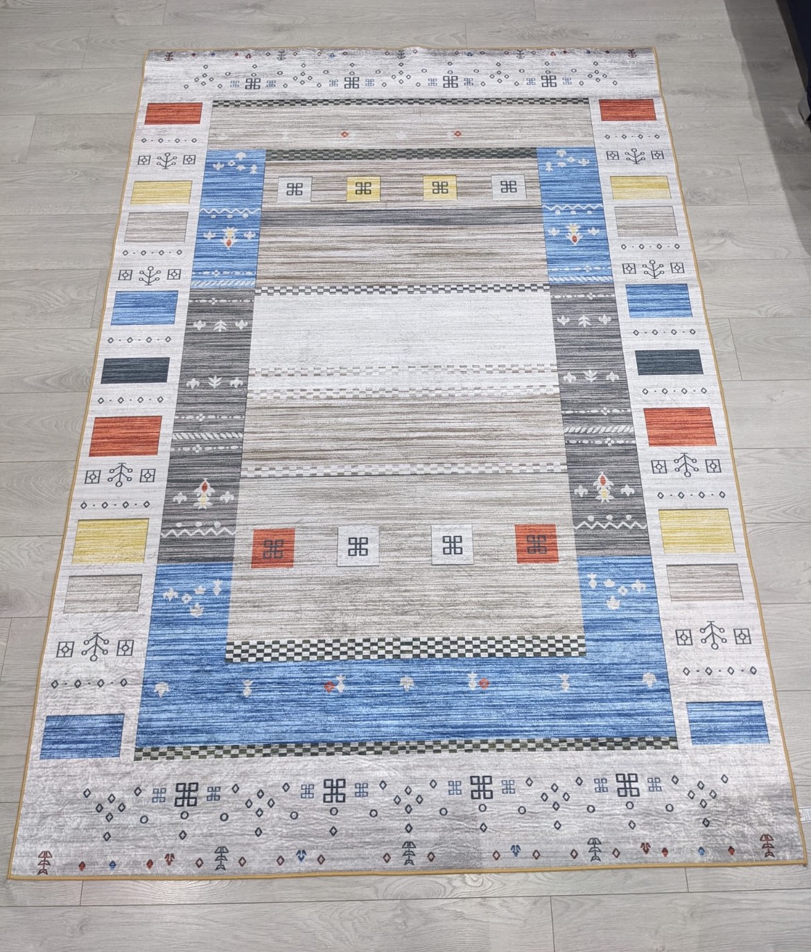 Brand new/ Large /Lightweight Carpet
