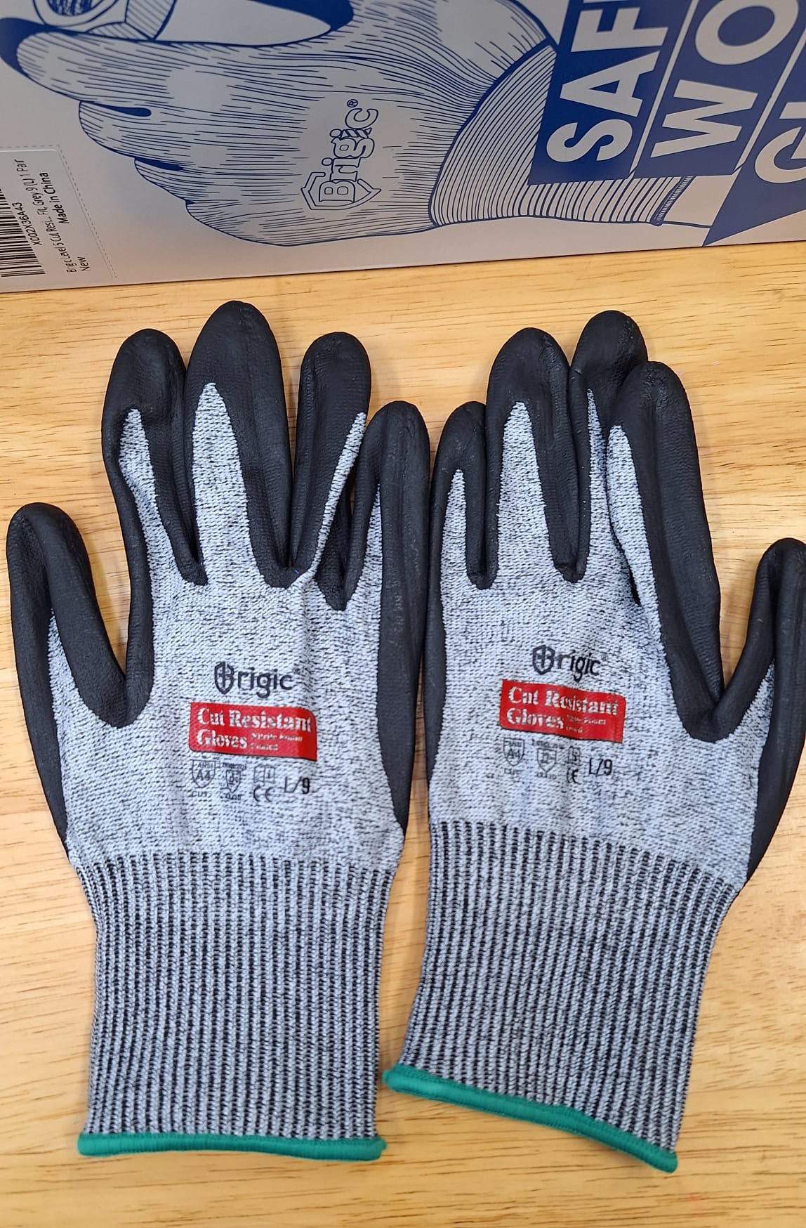 Brigic Level 5 Cut Resistant Gloves, Foam Nitrile Coating image indicator(4)